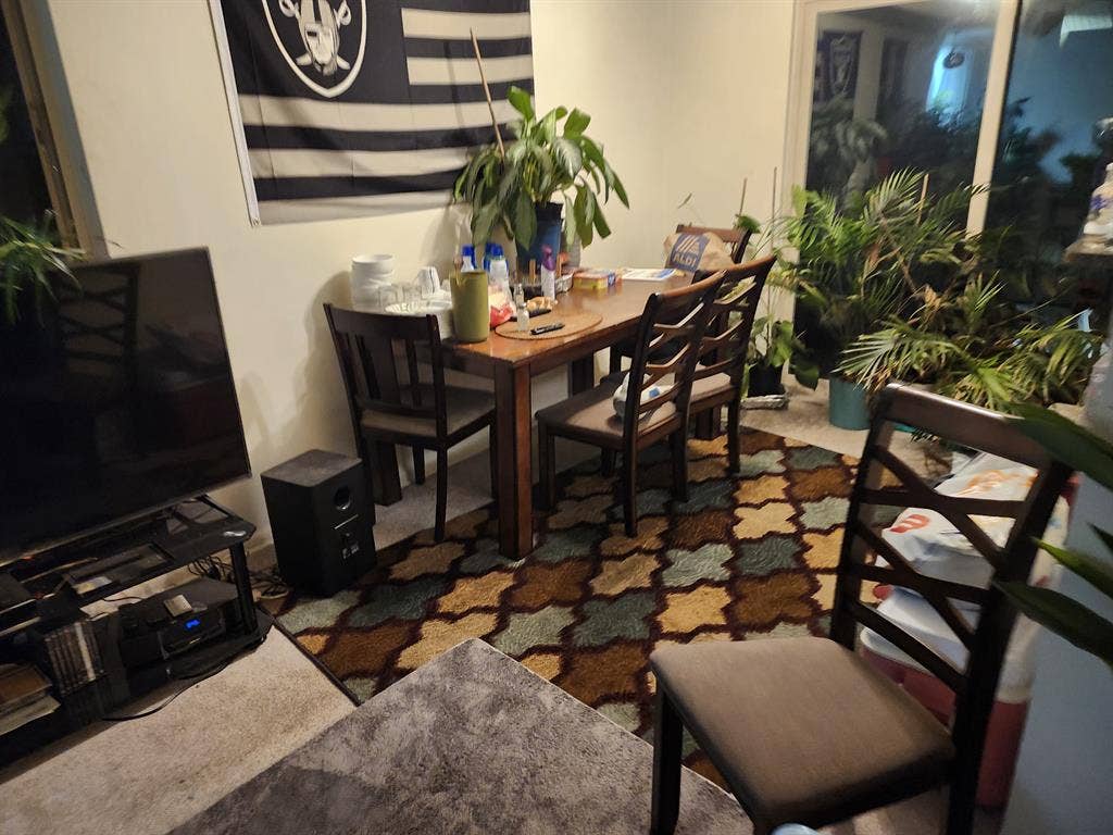LARGE ROOM 3RD FL 2 BEDROOM APT