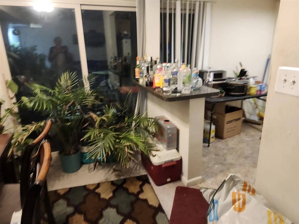 LARGE ROOM 3RD FL 2 BEDROOM APT