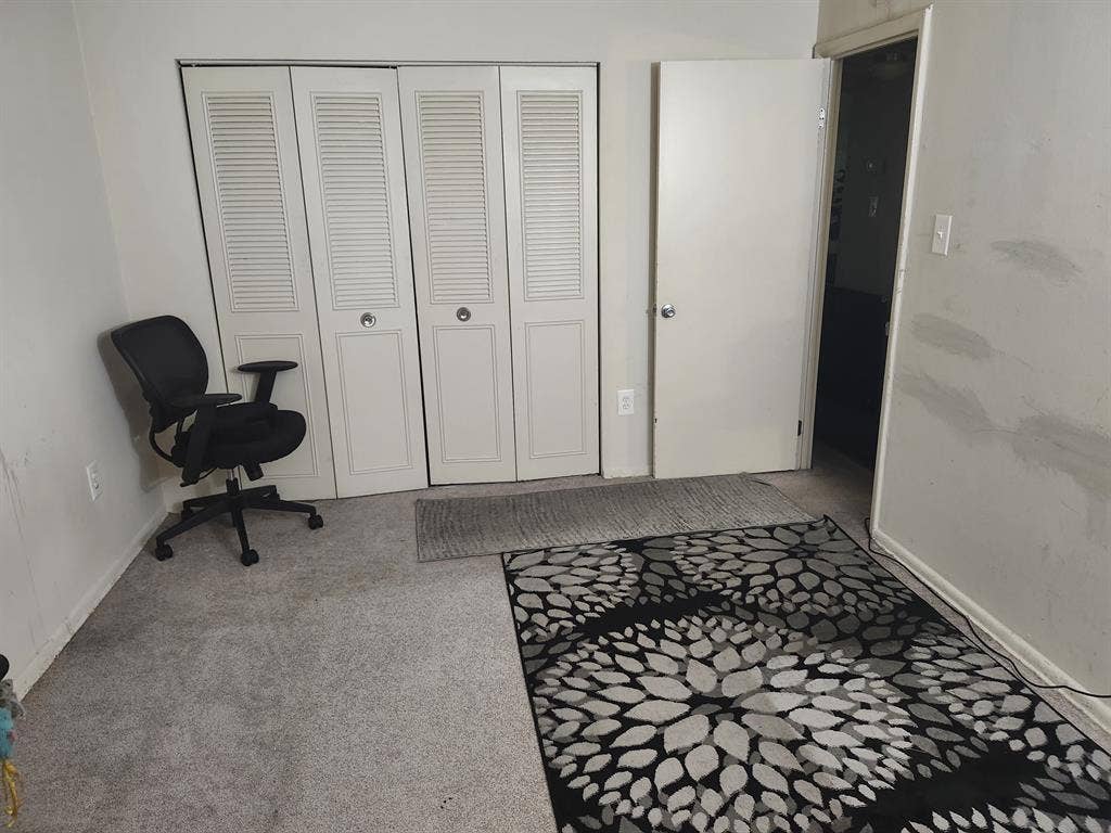 LARGE ROOM 3RD FL 2 BEDROOM APT