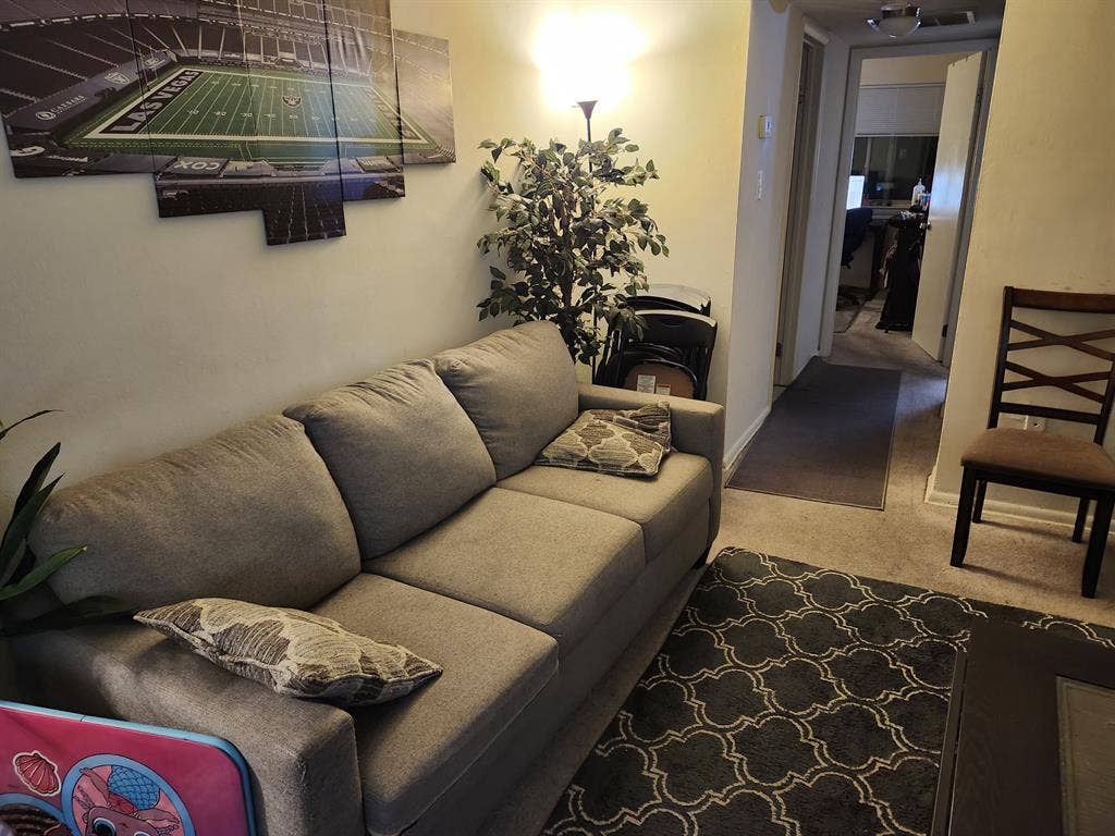 LARGE ROOM 3RD FL 2 BEDROOM APT