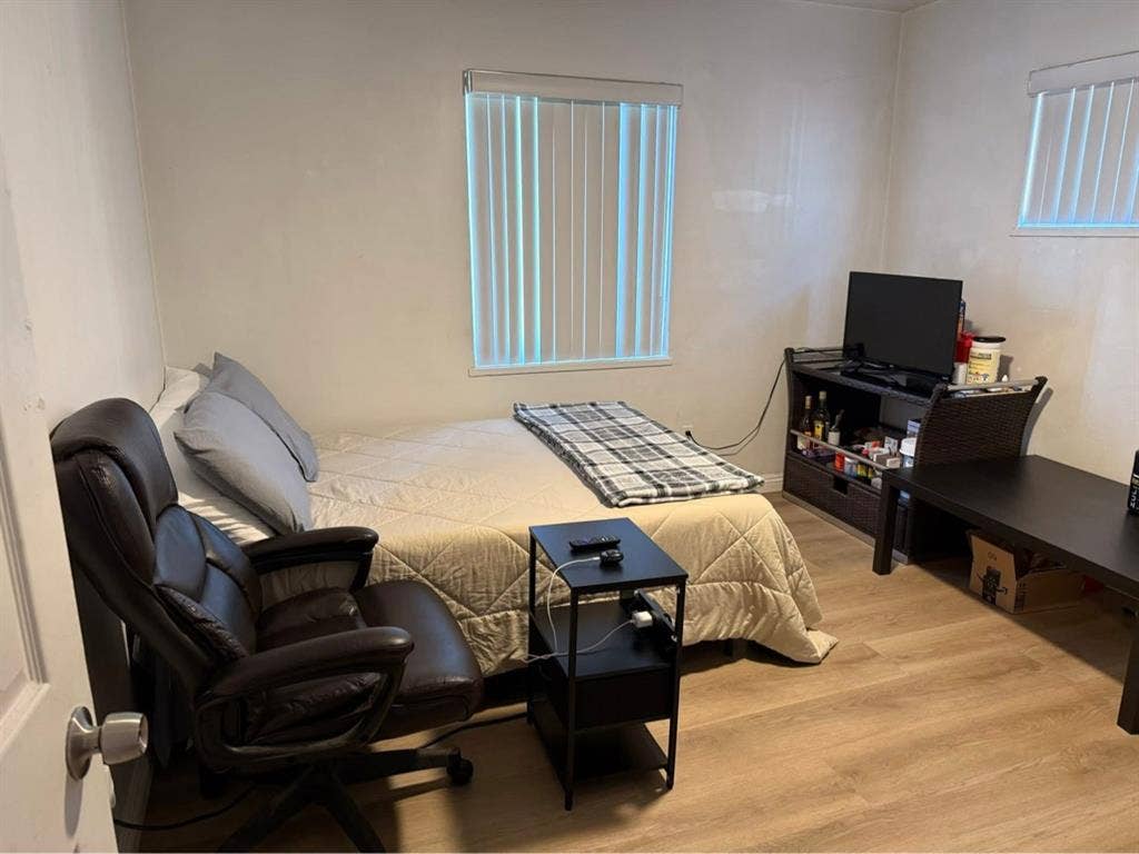 Furnished Room in College Grove