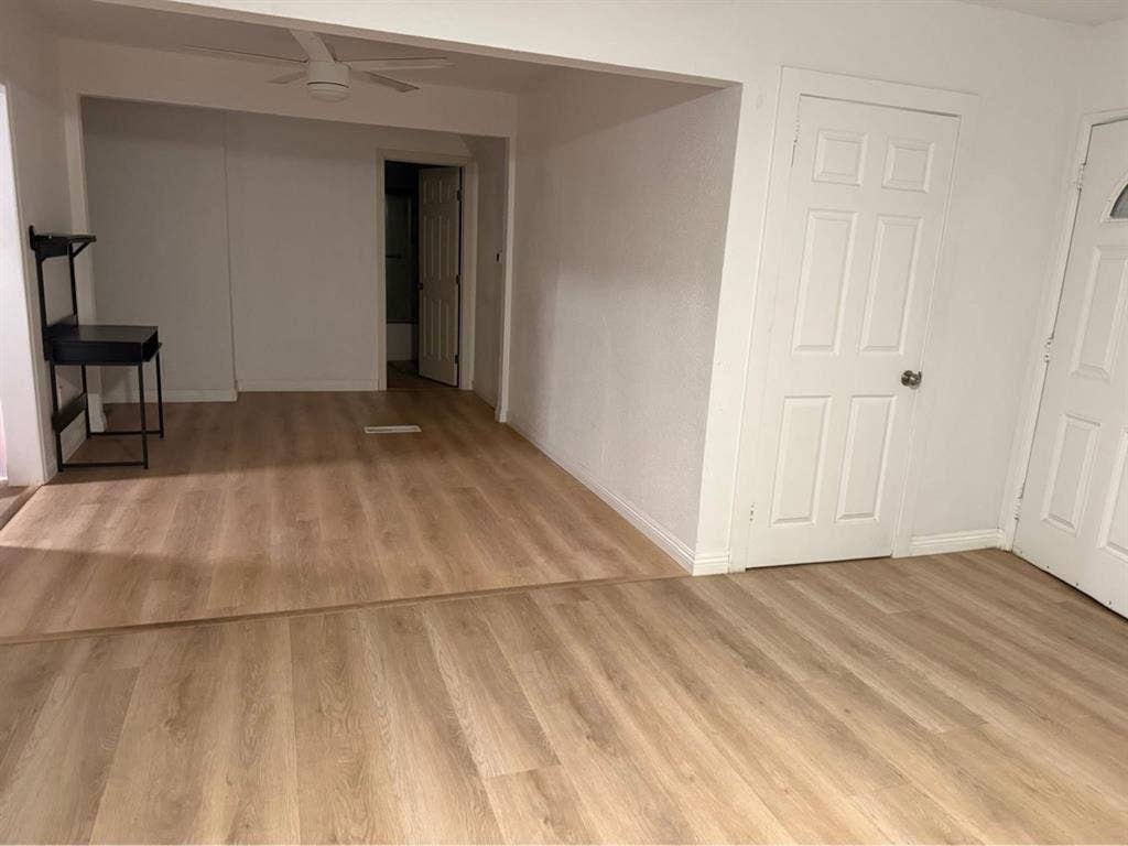 Furnished Room in College Grove