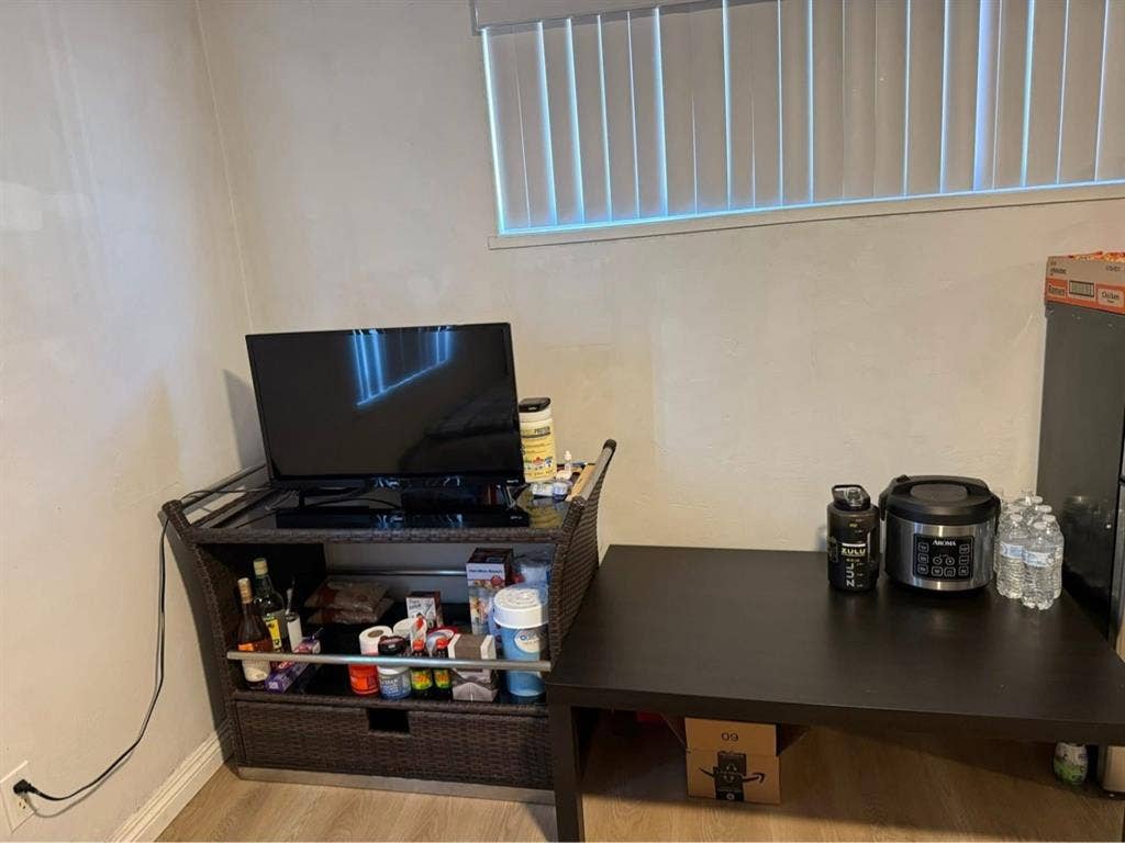 Furnished Room in College Grove