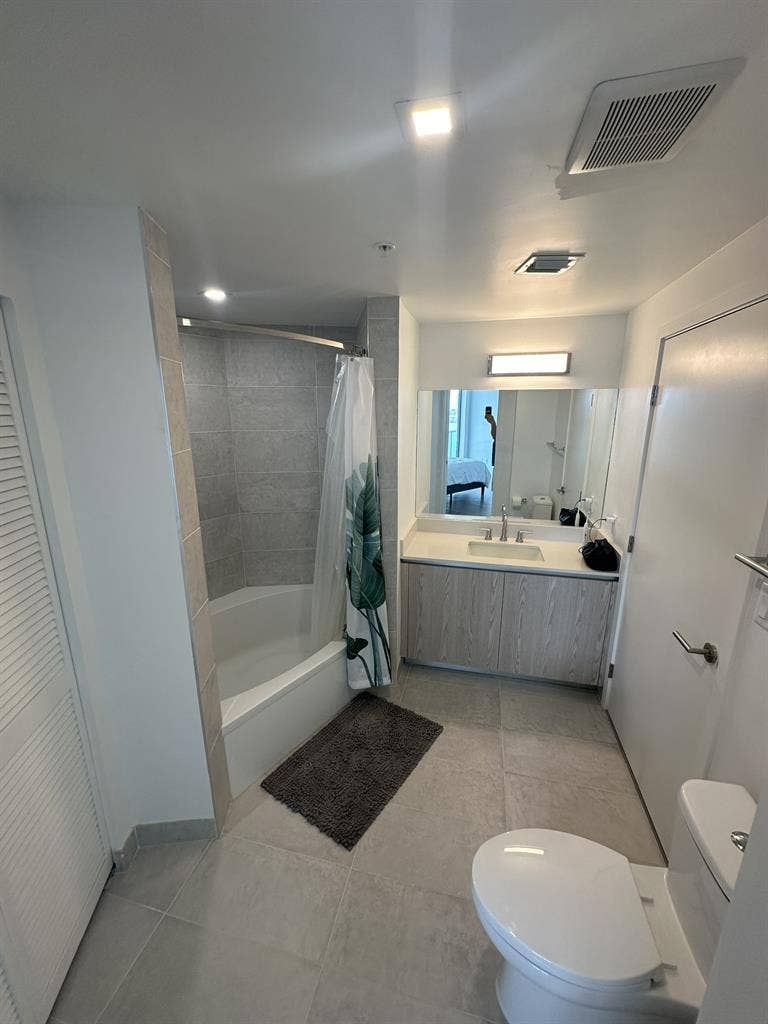 Heart of South Beach / 2000 sq unit