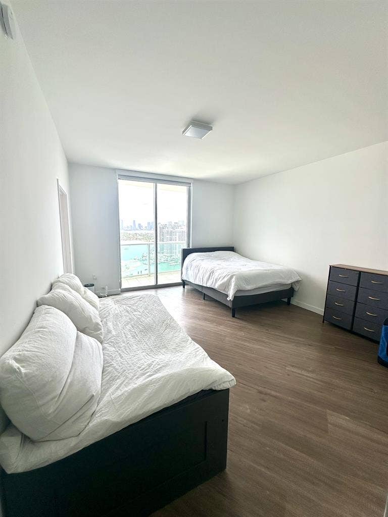 Heart of South Beach / 2000 sq unit
