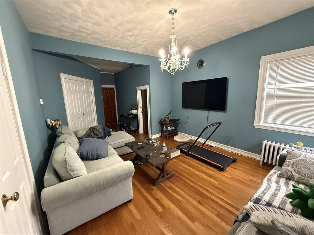 1 BR in a 3 BR apartment available