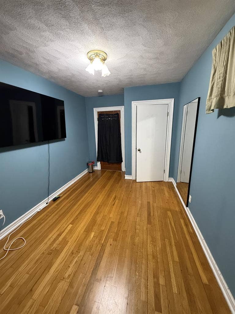 1 BR in a 3 BR apartment available