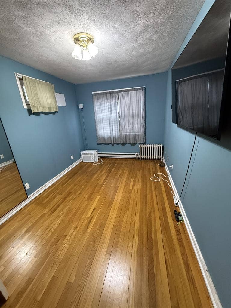 1 BR in a 3 BR apartment available