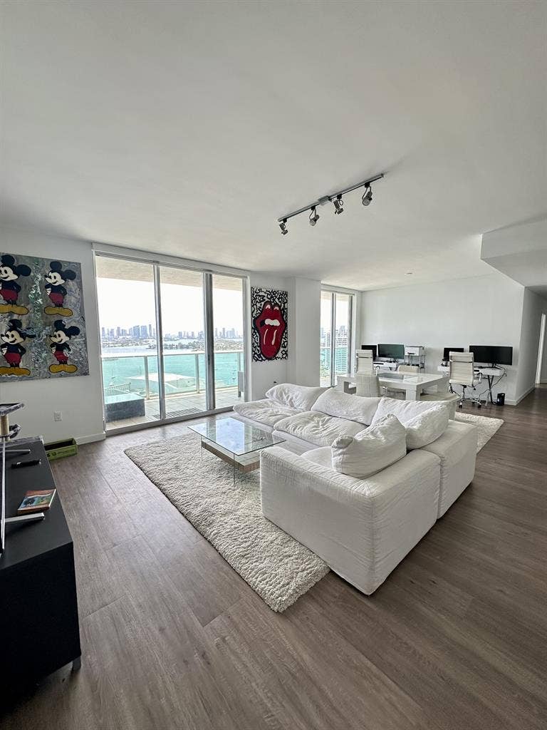 2000 sq ft condo on water - Central
