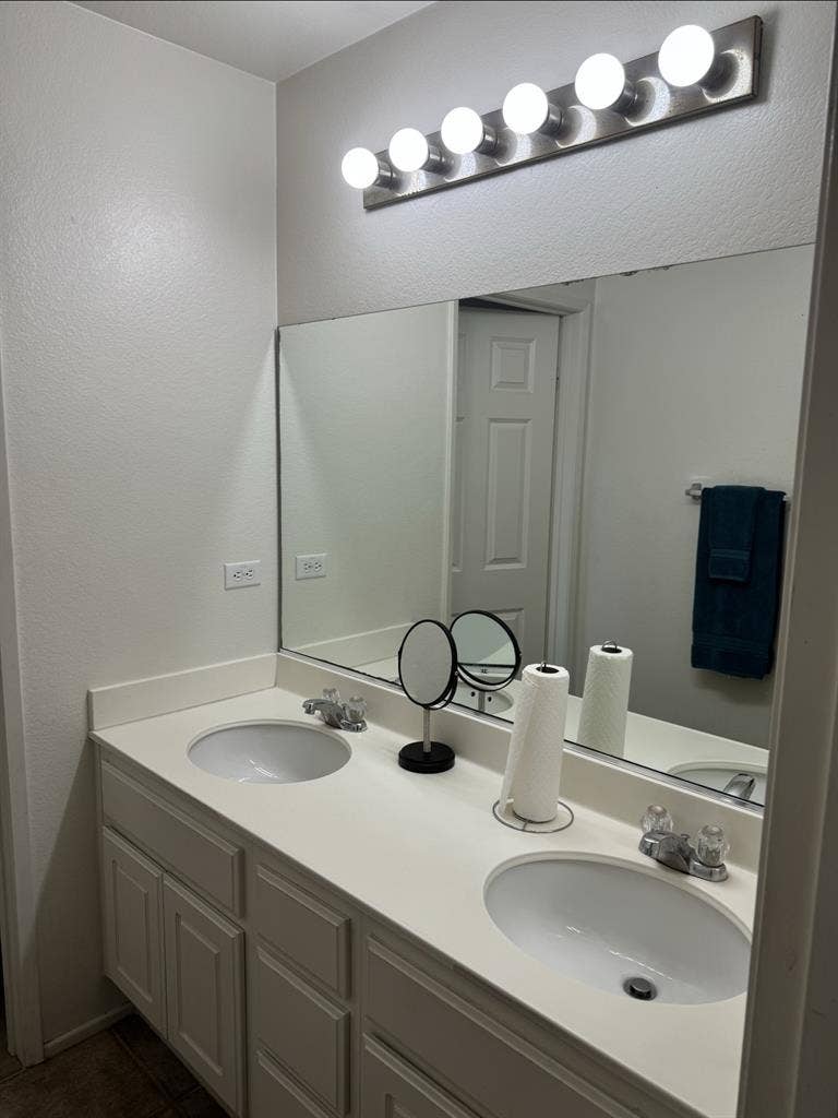 Furnished room for rent