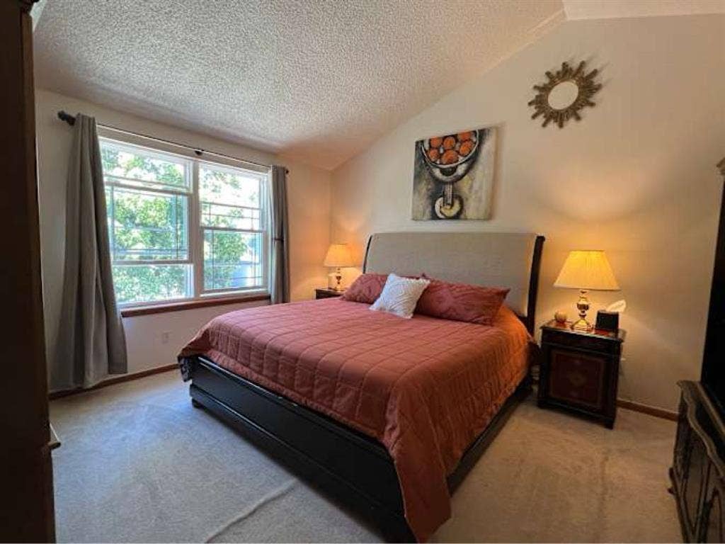 Roommate Wanted in Lovely Home!