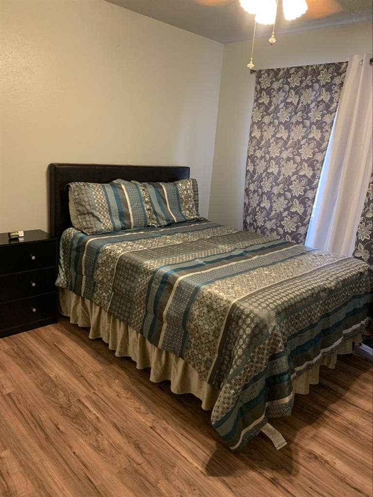 Cozy room for rent!