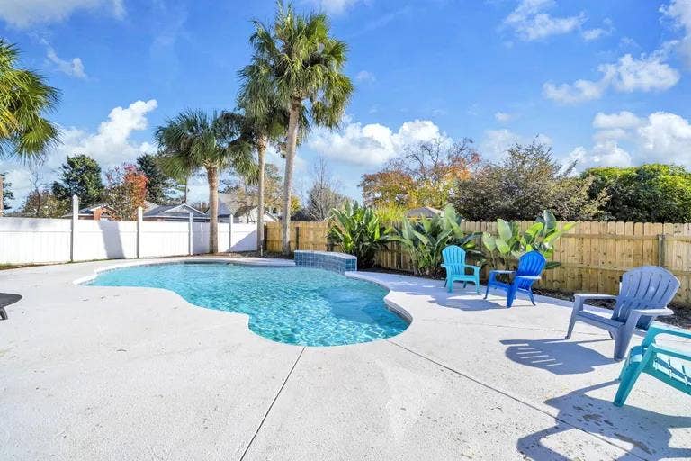 Large Room, Double Closet in Destin