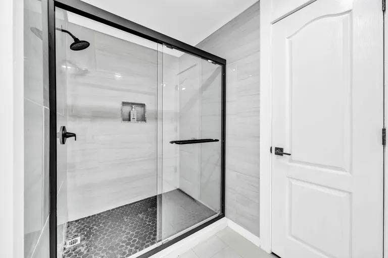 Large Room, Double Closet in Destin