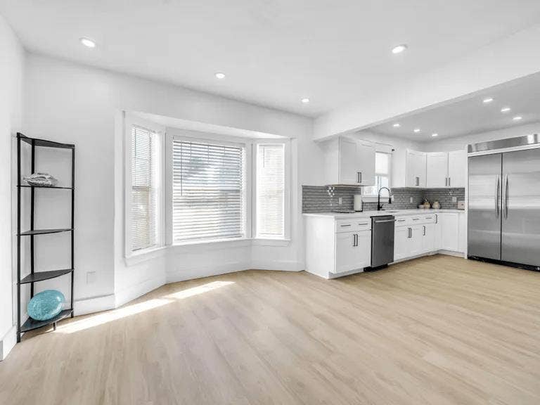 Large Room, Double Closet in Destin