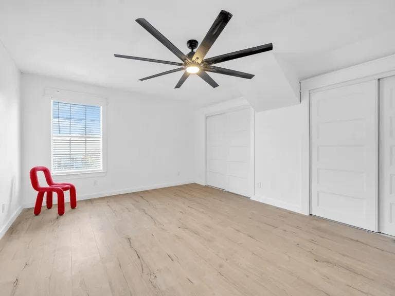 Large Room, Double Closet in Destin