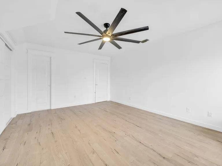 Large Room, Double Closet in Destin
