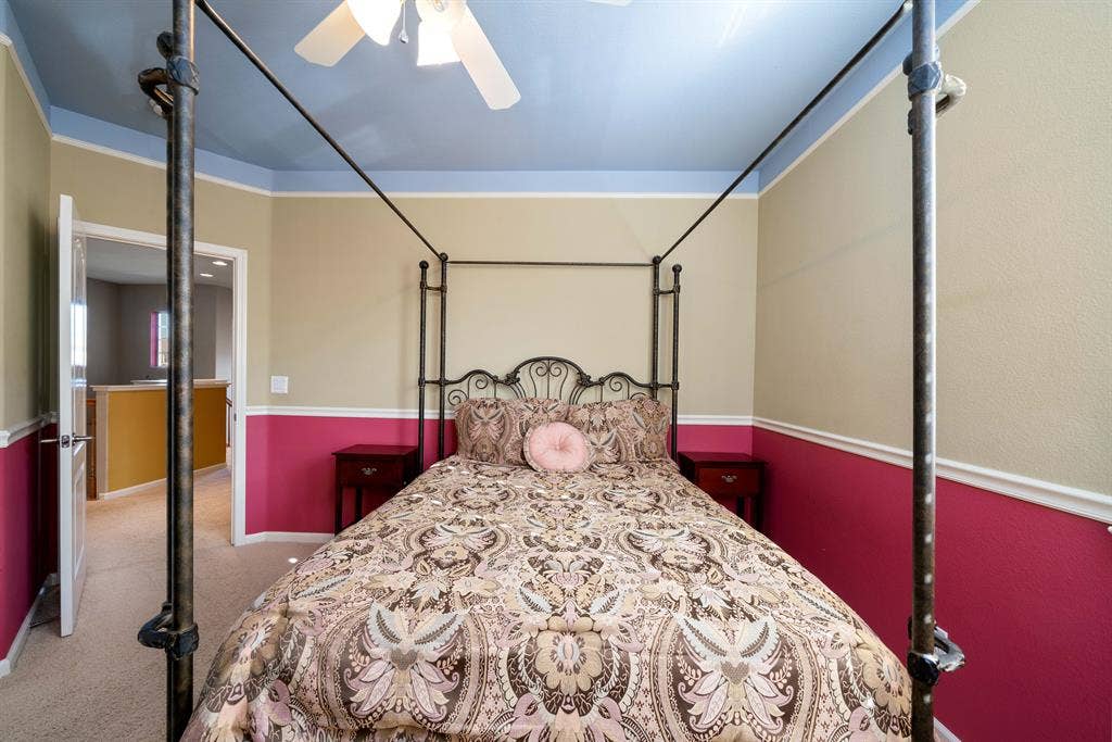 Great Furnished Room!Utilities Incl