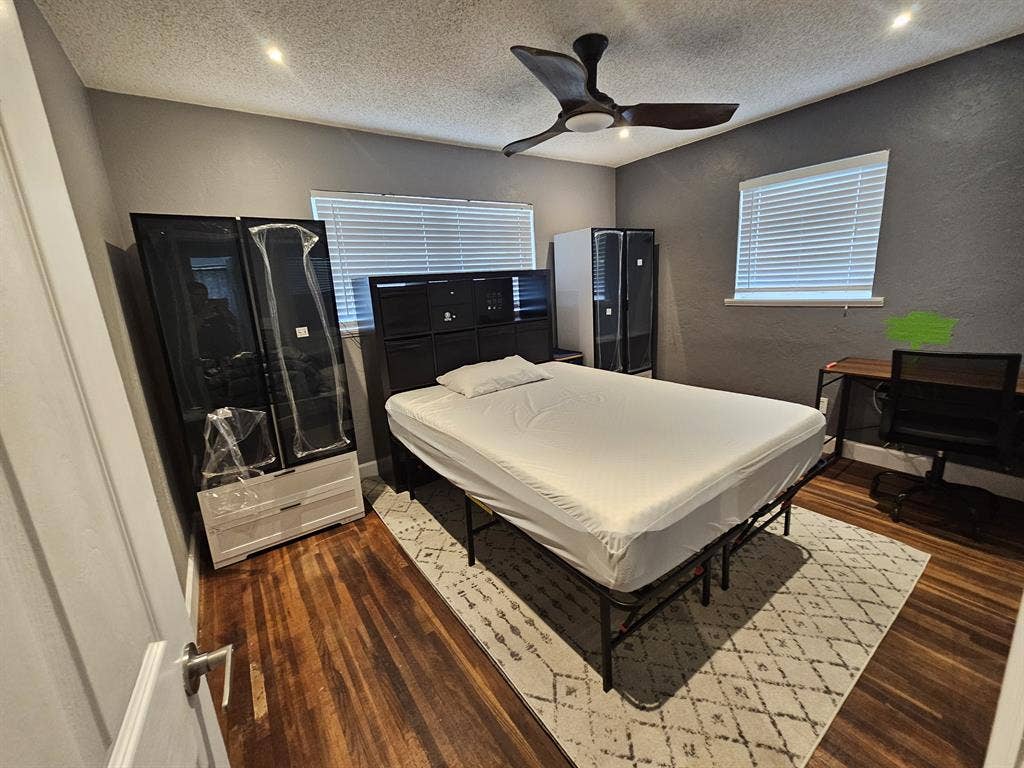 $925 Room for rent Hollywood
