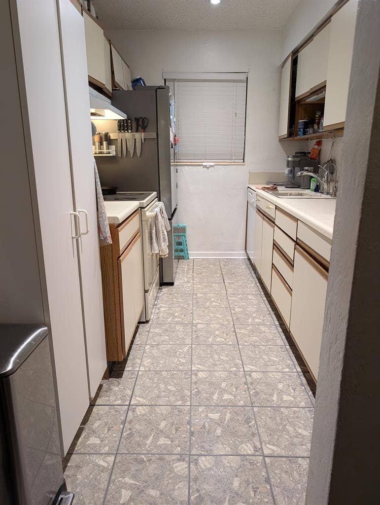 $925 Room for rent Hollywood