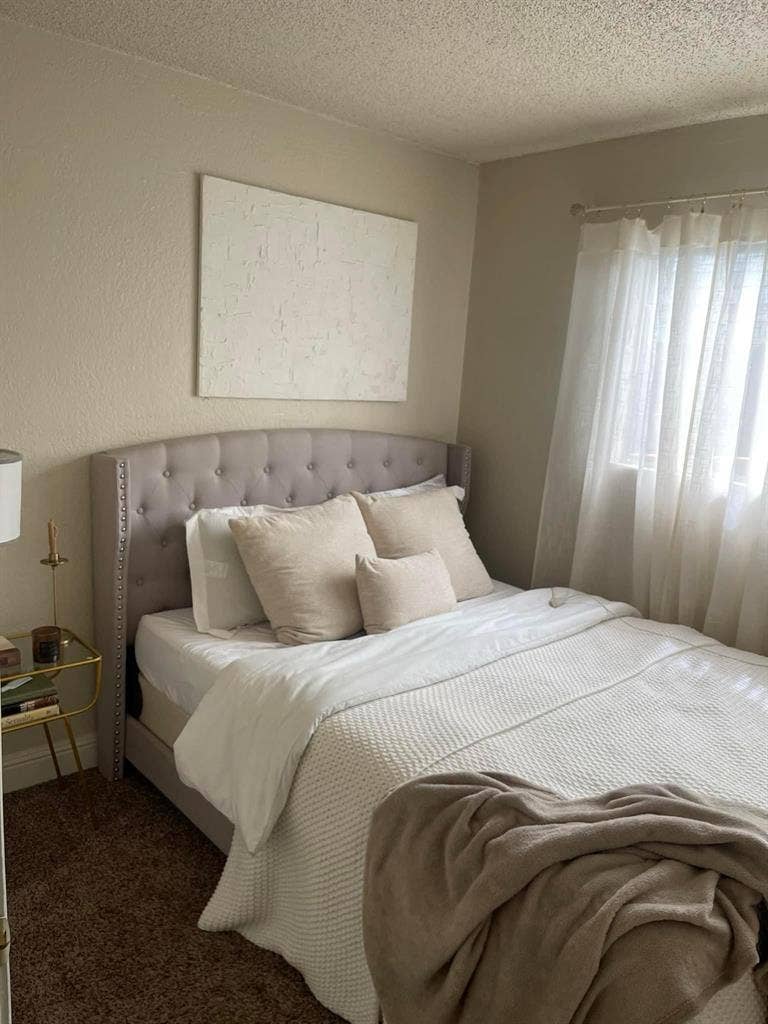 EITHER room in Midtown! $925/$1065
