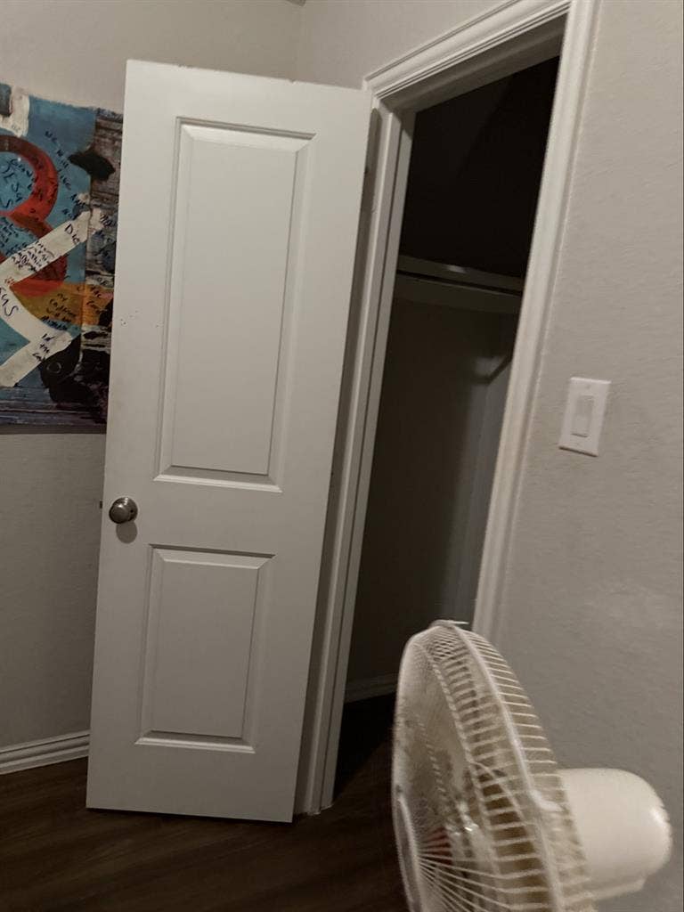 Room with bathroomm