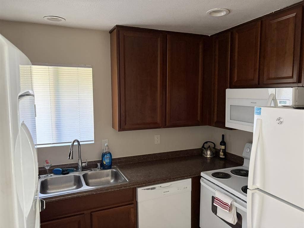 Room for Rent 2BR 2BA Apartment