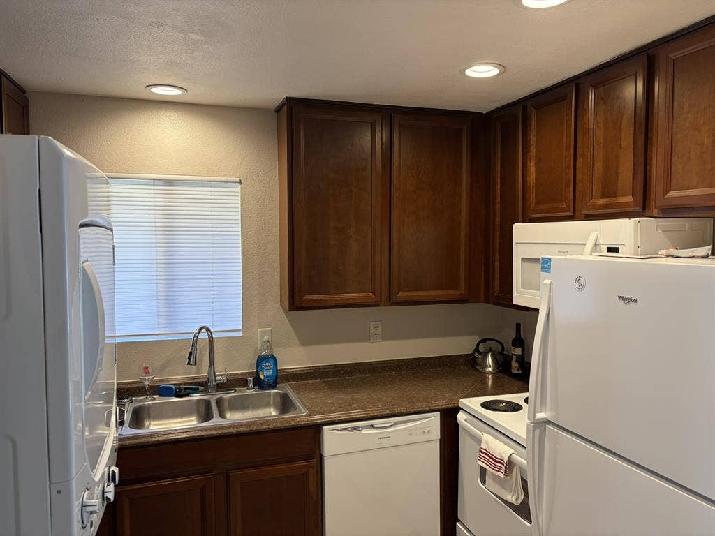 Room for Rent 2BR 2BA Apartment
