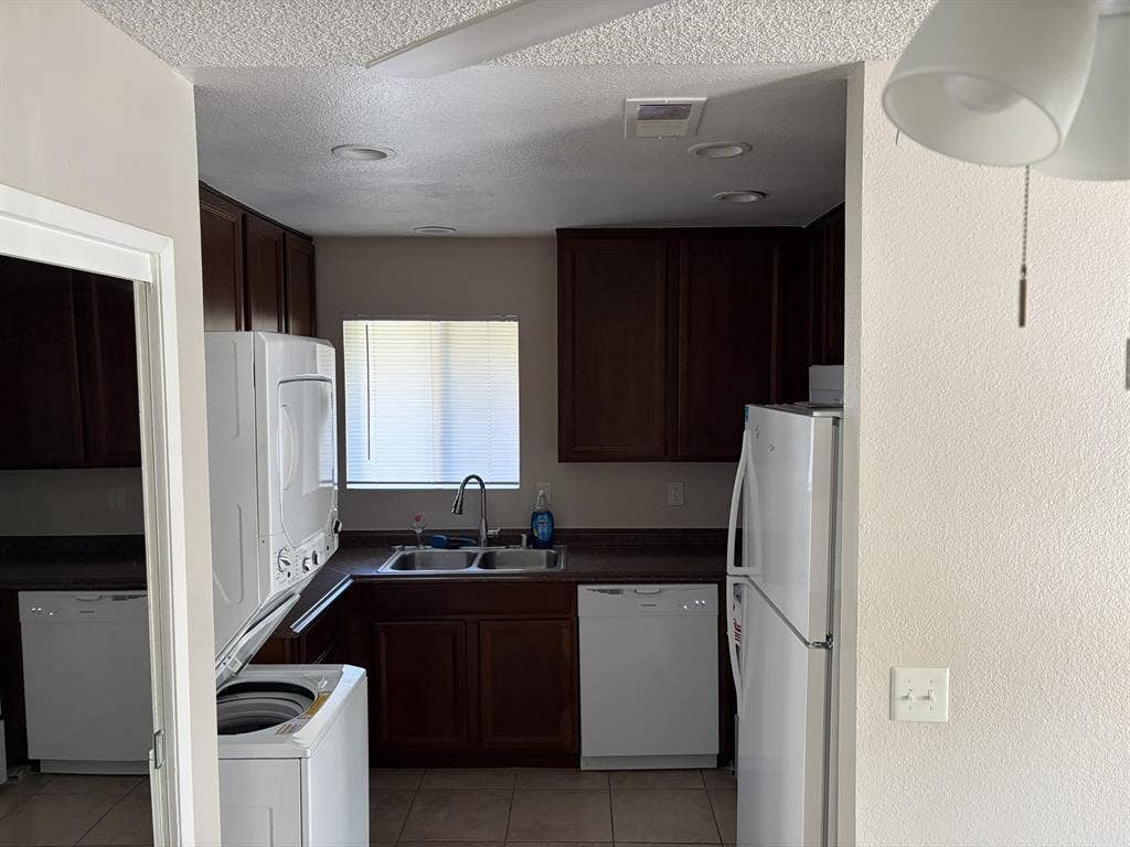Room for Rent 2BR 2BA Apartment