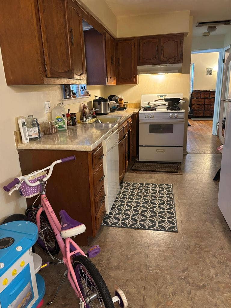 Private room in 2Bed/1Bath housee