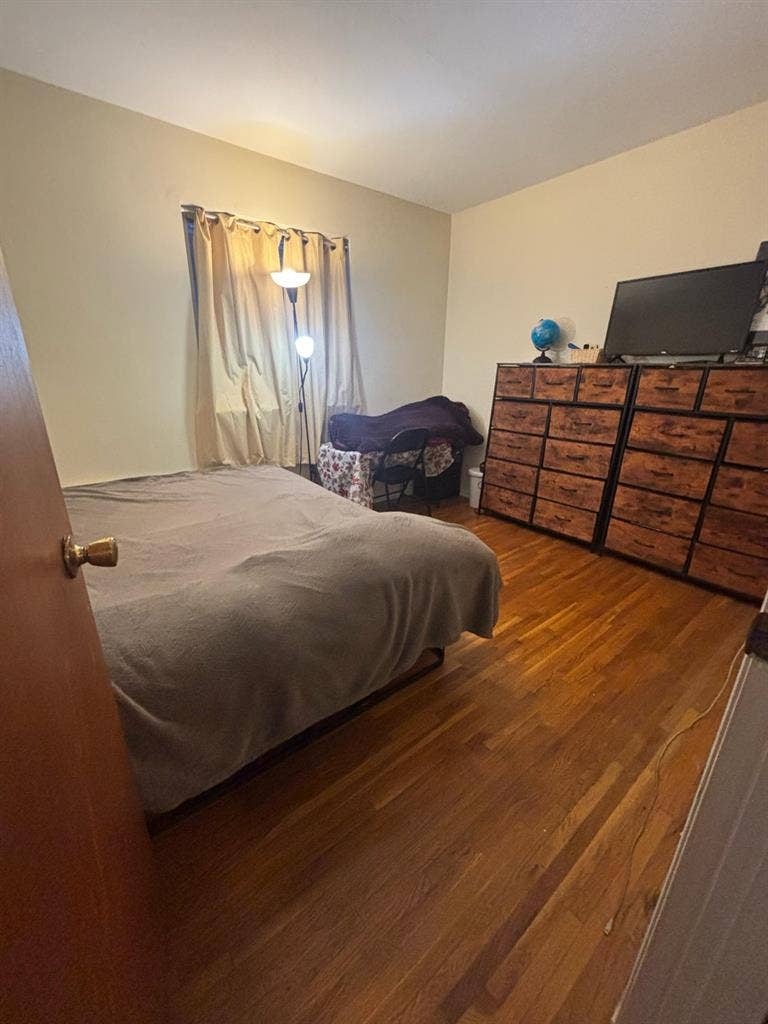 Private room in 2Bed/1Bath house.