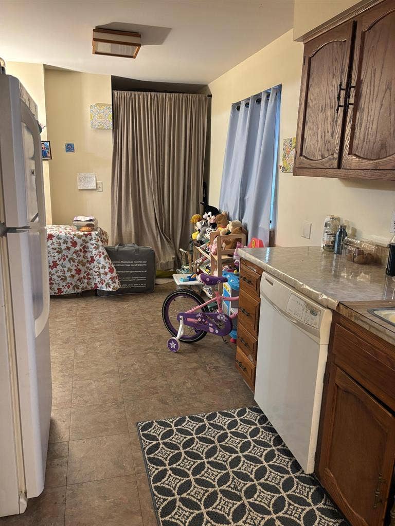 Private room in 2Bed/1Bath housee