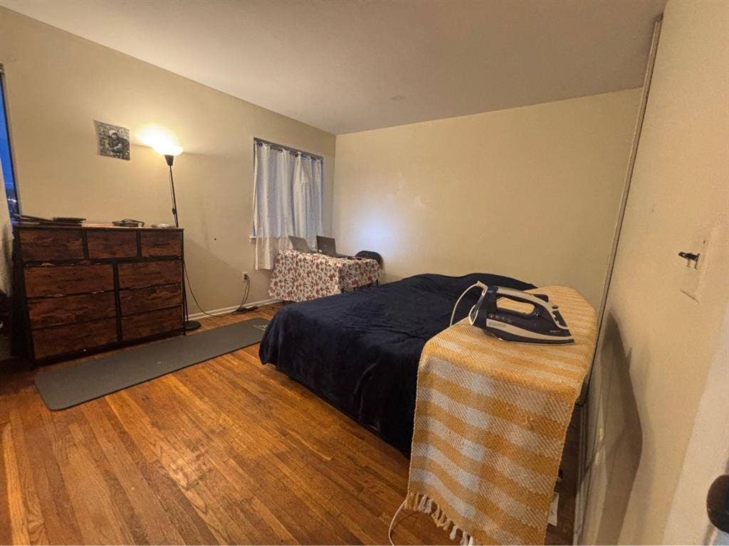 Private room in 2Bed/1Bath housee
