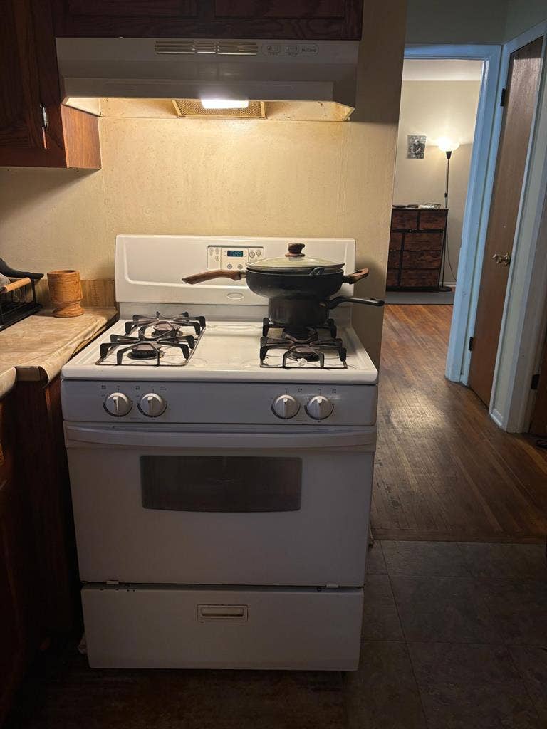 Private room in 2Bed/1Bath house.