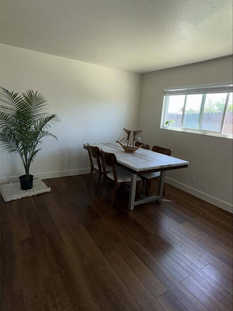 Looking for female roommate