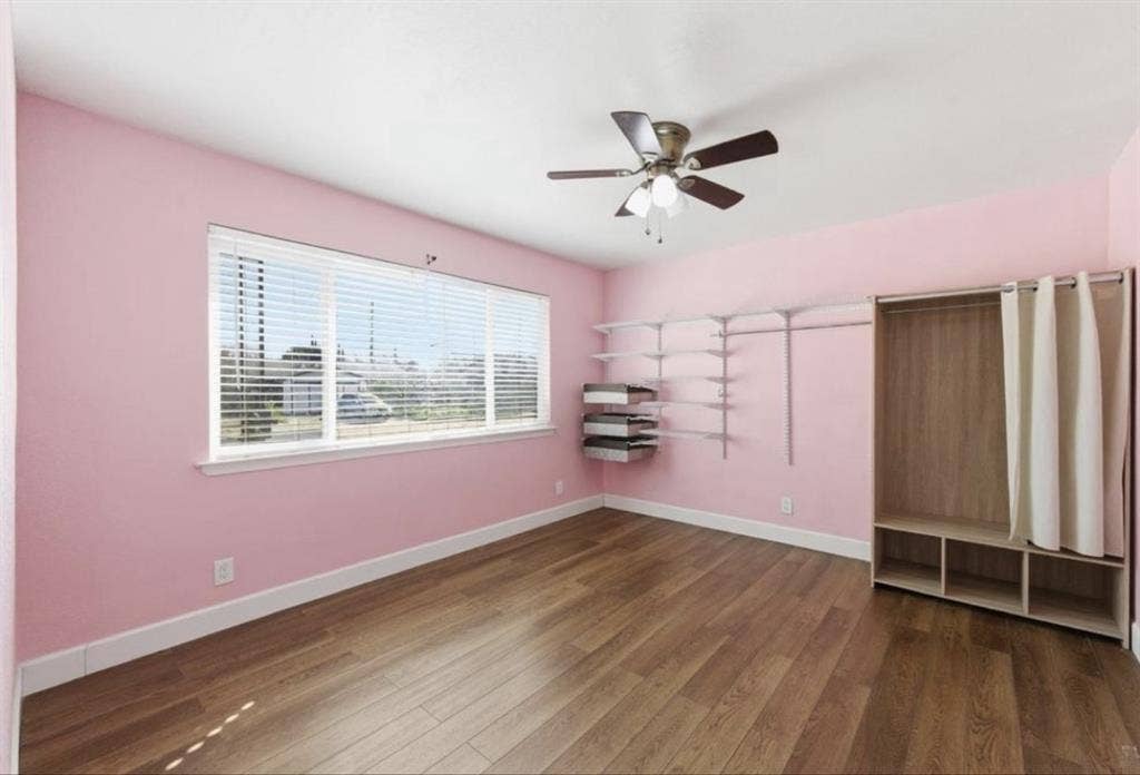 Looking for female roommate