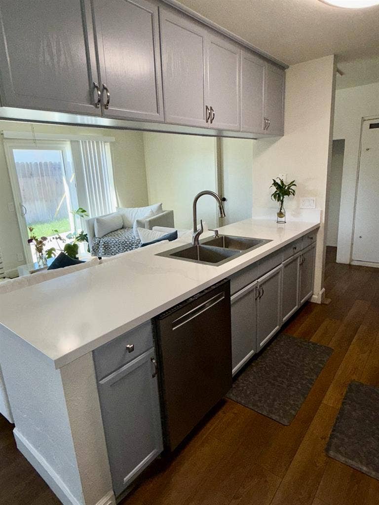 Looking for female roommate
