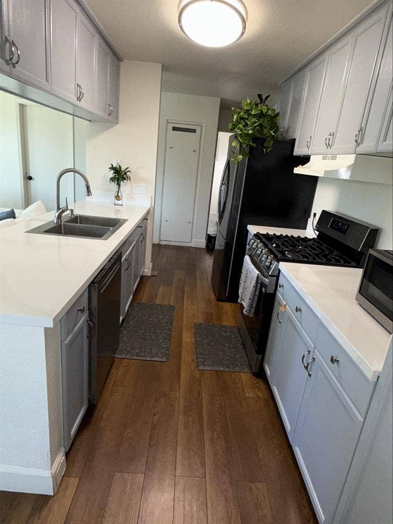 Looking for female roommate
