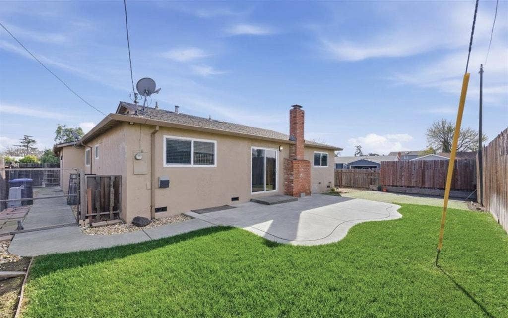 Looking for female roommate