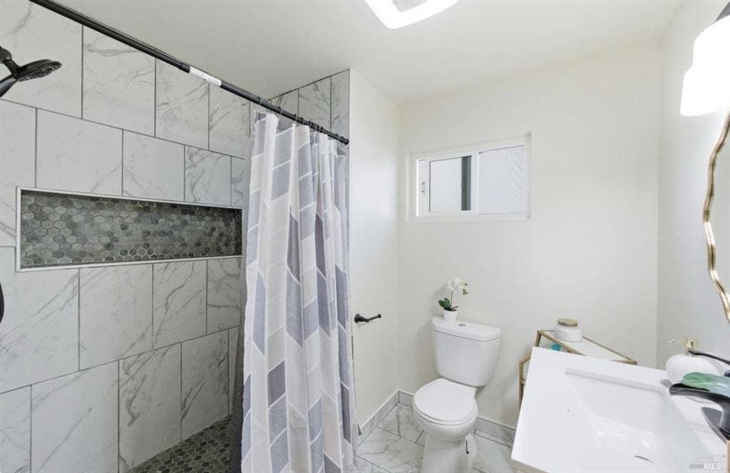 Looking for female roommate