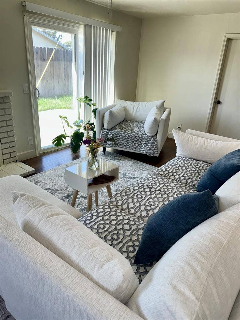 Looking for female roommate
