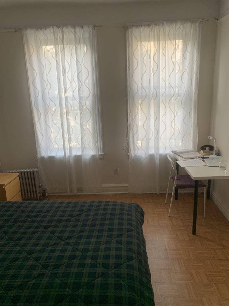Spacious & furnished room for rent