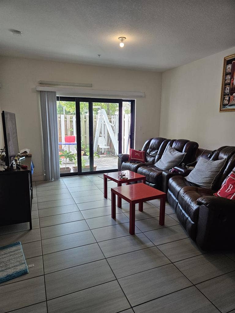 Apex Doral - Room for Share