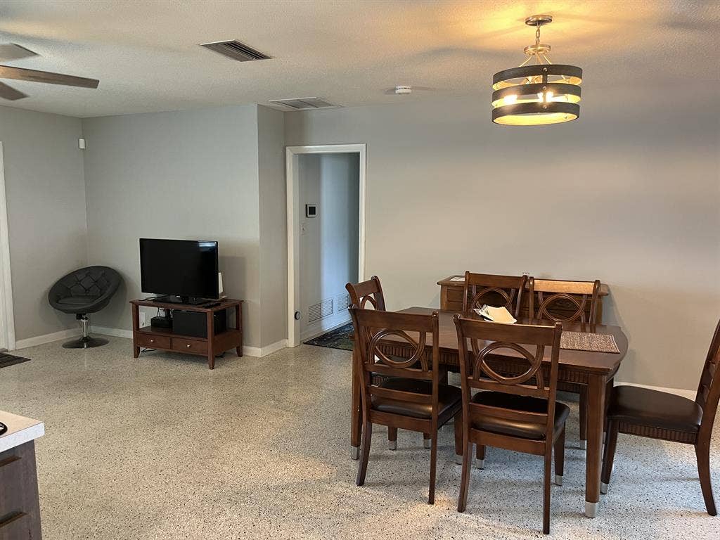 3/2 home with garage