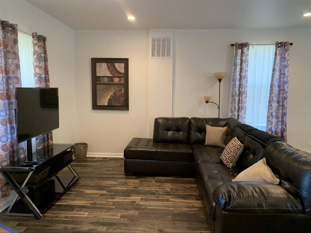 Clean Modern Rooms In Baltimore