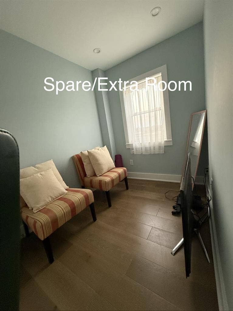 2 Rooms 1 Shared Ensuite Bath