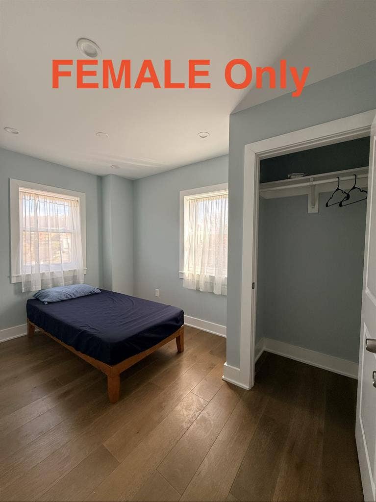 2 Rooms 1 Shared Ensuite Bath