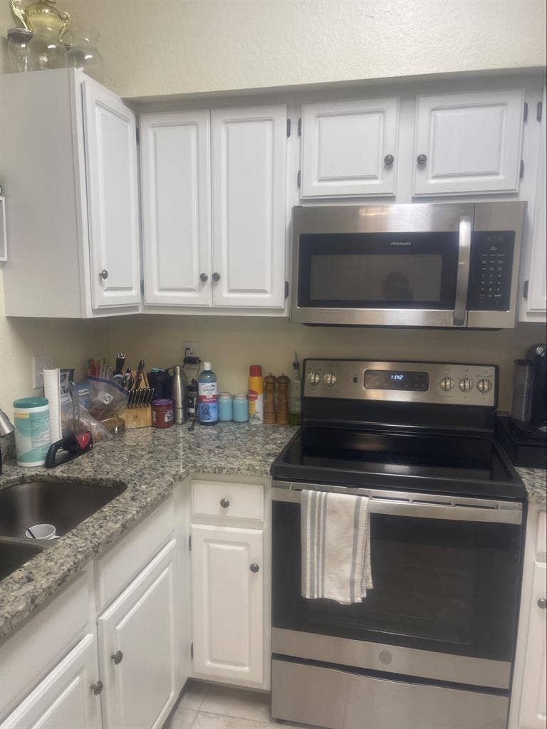 Master bedroom for rent 6/1