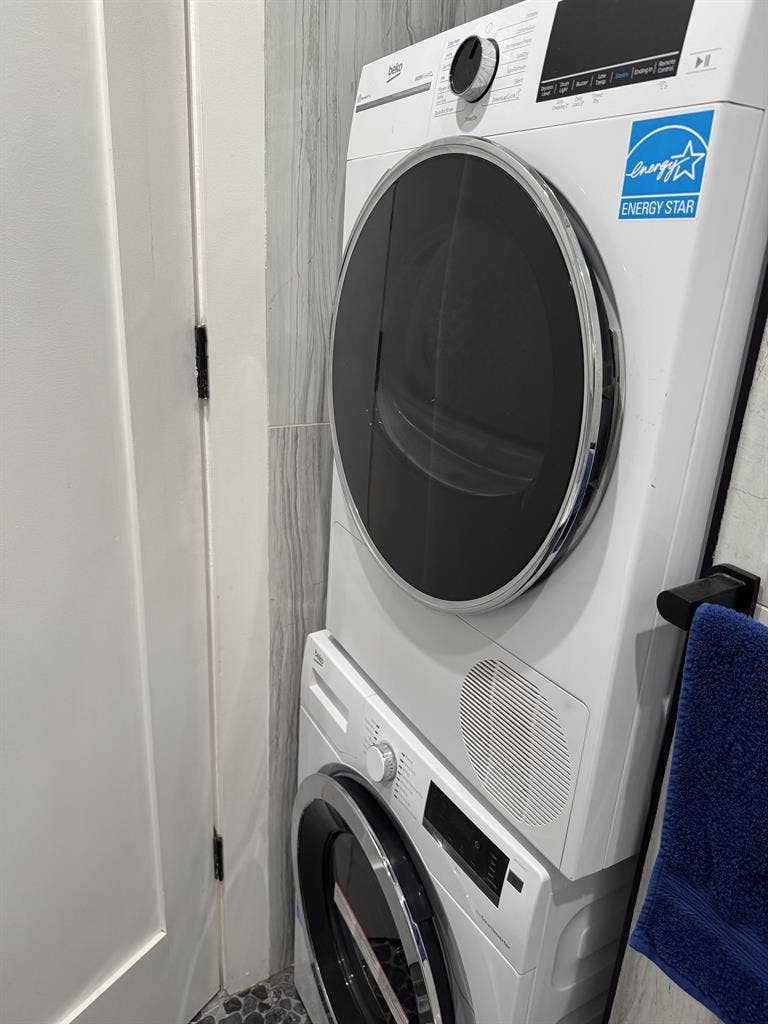 2 BR, 2 Bath, Washer/Dryer in Unit