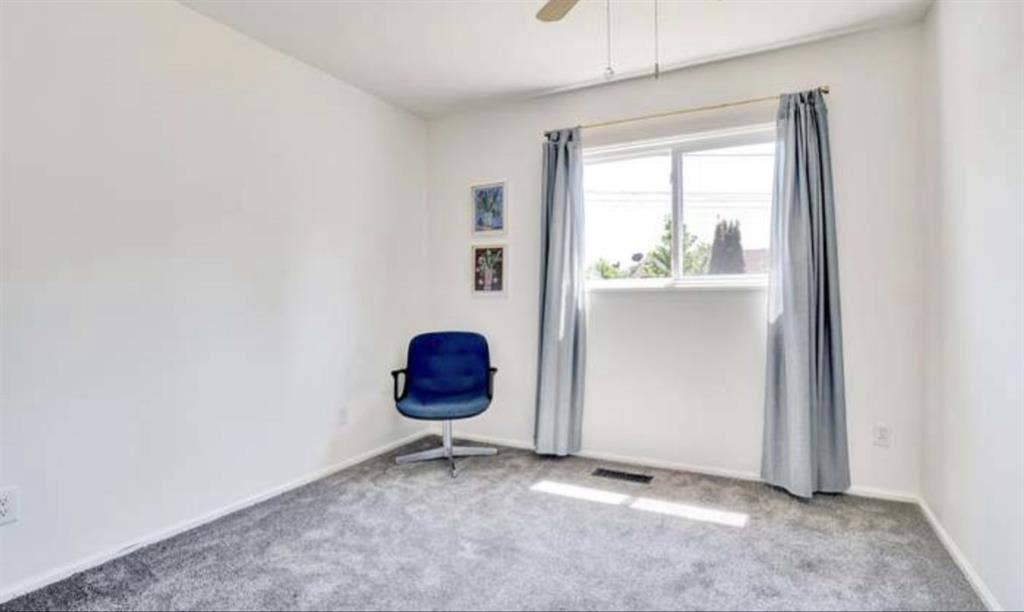 Cute move-in ready room
